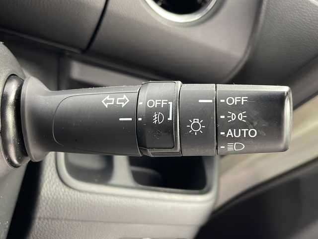 ホンダ Ｎ ＢＯＸ カスタム G EX ターボ ホンダセンシング 岐阜県 2017(平29)年 5.7万km プレミアムホワイトパールⅡ 純正8インチSDナビ【VXU-185NBi】/CD DVD/AM FM/Bluetooth /AppleCarplay /フルセグテレビ/iPod /SD/USB/VTR /AUX/革巻きステアリング/パドルシフト/ステアリングリモコン/両側パワースライドドア/ビルトインETC/純正ドライブレコーダー/後席会話機能/ホンダセンシング/レーダークルーズコントロール/ピタ駐ミラー/コーナーセンサー/衝突被害軽減システム/標識認識機能/車線維持システム/横滑り防止システム/純正AW付き夏タイヤ積込(165/55/R15)