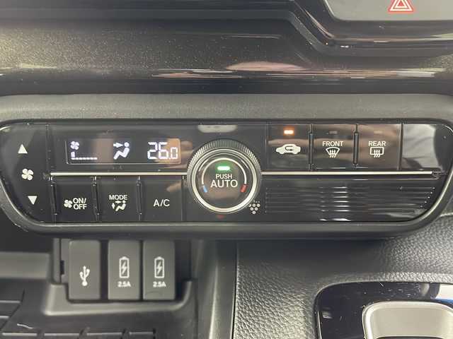 ホンダ Ｎ ＢＯＸ カスタム G EX ターボ ホンダセンシング 岐阜県 2017(平29)年 5.7万km プレミアムホワイトパールⅡ 純正8インチSDナビ【VXU-185NBi】/CD DVD/AM FM/Bluetooth /AppleCarplay /フルセグテレビ/iPod /SD/USB/VTR /AUX/革巻きステアリング/パドルシフト/ステアリングリモコン/両側パワースライドドア/ビルトインETC/純正ドライブレコーダー/後席会話機能/ホンダセンシング/レーダークルーズコントロール/ピタ駐ミラー/コーナーセンサー/衝突被害軽減システム/標識認識機能/車線維持システム/横滑り防止システム/純正AW付き夏タイヤ積込(165/55/R15)