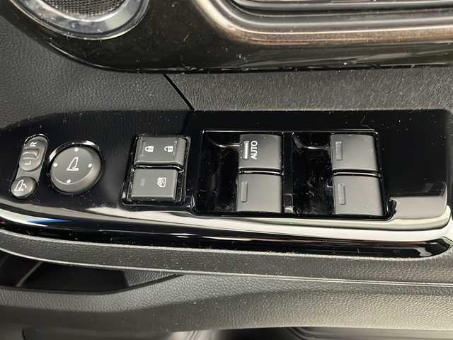 ホンダ Ｎ ＢＯＸ カスタム G EX ターボ ホンダセンシング 岐阜県 2017(平29)年 5.7万km プレミアムホワイトパールⅡ 純正8インチSDナビ【VXU-185NBi】/CD DVD/AM FM/Bluetooth /AppleCarplay /フルセグテレビ/iPod /SD/USB/VTR /AUX/革巻きステアリング/パドルシフト/ステアリングリモコン/両側パワースライドドア/ビルトインETC/純正ドライブレコーダー/後席会話機能/ホンダセンシング/レーダークルーズコントロール/ピタ駐ミラー/コーナーセンサー/衝突被害軽減システム/標識認識機能/車線維持システム/横滑り防止システム/純正AW付き夏タイヤ積込(165/55/R15)