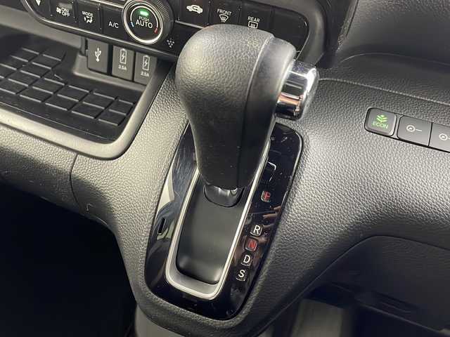 ホンダ Ｎ ＢＯＸ カスタム G EX ターボ ホンダセンシング 岐阜県 2017(平29)年 5.7万km プレミアムホワイトパールⅡ 純正8インチSDナビ【VXU-185NBi】/CD DVD/AM FM/Bluetooth /AppleCarplay /フルセグテレビ/iPod /SD/USB/VTR /AUX/革巻きステアリング/パドルシフト/ステアリングリモコン/両側パワースライドドア/ビルトインETC/純正ドライブレコーダー/後席会話機能/ホンダセンシング/レーダークルーズコントロール/ピタ駐ミラー/コーナーセンサー/衝突被害軽減システム/標識認識機能/車線維持システム/横滑り防止システム/純正AW付き夏タイヤ積込(165/55/R15)