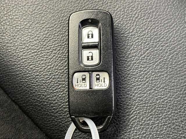 ホンダ Ｎ ＢＯＸ カスタム G EX ターボ ホンダセンシング 岐阜県 2017(平29)年 5.7万km プレミアムホワイトパールⅡ 純正8インチSDナビ【VXU-185NBi】/CD DVD/AM FM/Bluetooth /AppleCarplay /フルセグテレビ/iPod /SD/USB/VTR /AUX/革巻きステアリング/パドルシフト/ステアリングリモコン/両側パワースライドドア/ビルトインETC/純正ドライブレコーダー/後席会話機能/ホンダセンシング/レーダークルーズコントロール/ピタ駐ミラー/コーナーセンサー/衝突被害軽減システム/標識認識機能/車線維持システム/横滑り防止システム/純正AW付き夏タイヤ積込(165/55/R15)