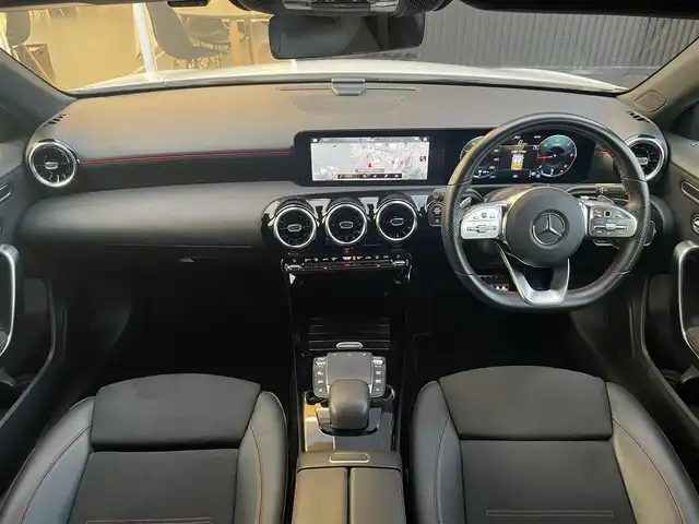 メルセデス・ベンツ Ｍ・ベンツ Ａ２００ｄ AMGライン 福岡県 2021(令3)年 2.4万km ポーラホワイト ワンオーナー/レーダーセーフティパッケージ/アダプティブクルーズコントロール/ナビゲーションパッケージ/Applecarplay/バックカメラ/Bluetooth/フルセグTV/ハーフレザーシート/前席シートヒーター/LEDヘッドライト/オートハイビーム/ステアリングスイッチ/純正前後ドライブレコーダー　/純正１８インチアルミホイール/ETC2.0/取扱説明書/保証書/スペアキー×1
