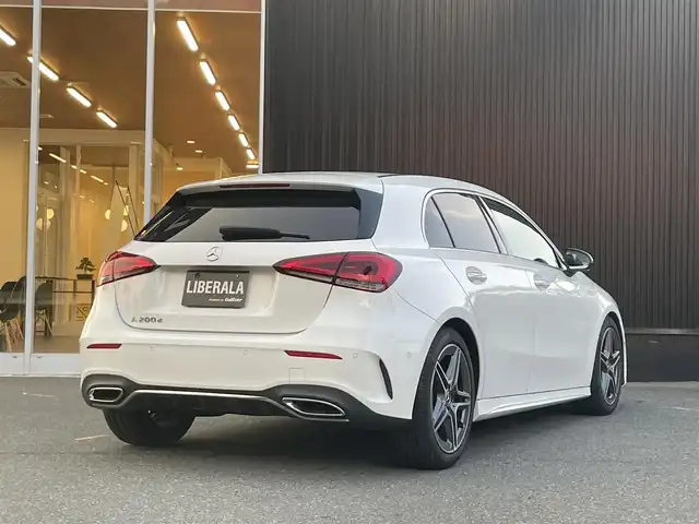 メルセデス・ベンツ Ｍ・ベンツ Ａ２００ｄ AMGライン 福岡県 2021(令3)年 2.4万km ポーラホワイト ワンオーナー/レーダーセーフティパッケージ/アダプティブクルーズコントロール/ナビゲーションパッケージ/Applecarplay/バックカメラ/Bluetooth/フルセグTV/ハーフレザーシート/前席シートヒーター/LEDヘッドライト/オートハイビーム/ステアリングスイッチ/純正前後ドライブレコーダー　/純正１８インチアルミホイール/ETC2.0/取扱説明書/保証書/スペアキー×1