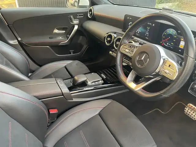 メルセデス・ベンツ Ｍ・ベンツ Ａ２００ｄ AMGライン 福岡県 2021(令3)年 2.4万km ポーラホワイト ワンオーナー/レーダーセーフティパッケージ/アダプティブクルーズコントロール/ナビゲーションパッケージ/Applecarplay/バックカメラ/Bluetooth/フルセグTV/ハーフレザーシート/前席シートヒーター/LEDヘッドライト/オートハイビーム/ステアリングスイッチ/純正前後ドライブレコーダー　/純正１８インチアルミホイール/ETC2.0/取扱説明書/保証書/スペアキー×1