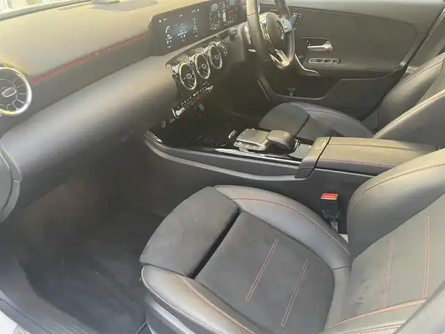 メルセデス・ベンツ Ｍ・ベンツ Ａ２００ｄ AMGライン 福岡県 2021(令3)年 2.4万km ポーラホワイト ワンオーナー/レーダーセーフティパッケージ/アダプティブクルーズコントロール/ナビゲーションパッケージ/Applecarplay/バックカメラ/Bluetooth/フルセグTV/ハーフレザーシート/前席シートヒーター/LEDヘッドライト/オートハイビーム/ステアリングスイッチ/純正前後ドライブレコーダー　/純正１８インチアルミホイール/ETC2.0/取扱説明書/保証書/スペアキー×1