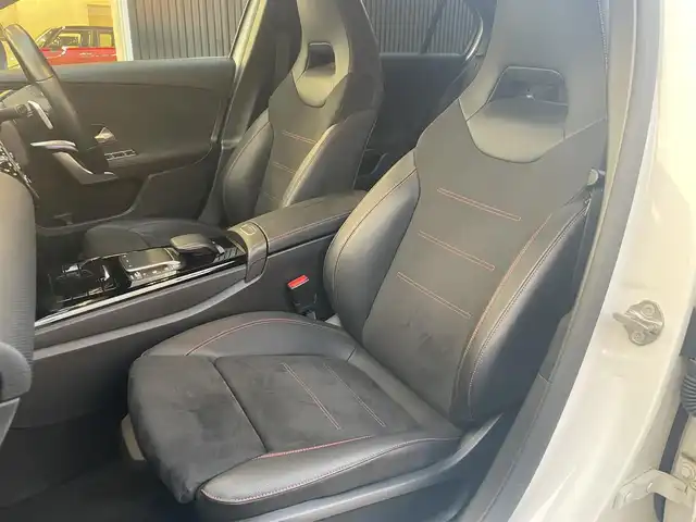 メルセデス・ベンツ Ｍ・ベンツ Ａ２００ｄ AMGライン 福岡県 2021(令3)年 2.4万km ポーラホワイト ワンオーナー/レーダーセーフティパッケージ/アダプティブクルーズコントロール/ナビゲーションパッケージ/Applecarplay/バックカメラ/Bluetooth/フルセグTV/ハーフレザーシート/前席シートヒーター/LEDヘッドライト/オートハイビーム/ステアリングスイッチ/純正前後ドライブレコーダー　/純正１８インチアルミホイール/ETC2.0/取扱説明書/保証書/スペアキー×1