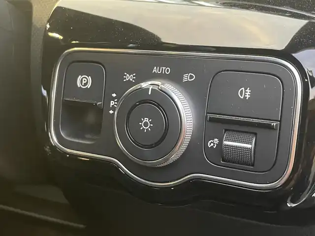 メルセデス・ベンツ Ｍ・ベンツ Ａ２００ｄ AMGライン 福岡県 2021(令3)年 2.4万km ポーラホワイト ワンオーナー/レーダーセーフティパッケージ/アダプティブクルーズコントロール/ナビゲーションパッケージ/Applecarplay/バックカメラ/Bluetooth/フルセグTV/ハーフレザーシート/前席シートヒーター/LEDヘッドライト/オートハイビーム/ステアリングスイッチ/純正前後ドライブレコーダー　/純正１８インチアルミホイール/ETC2.0/取扱説明書/保証書/スペアキー×1