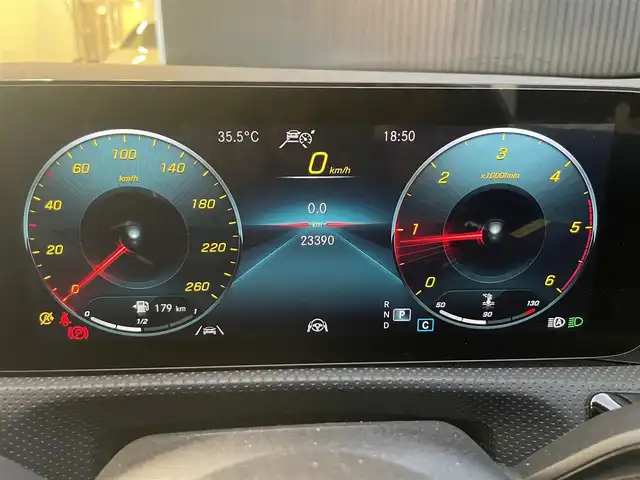 メルセデス・ベンツ Ｍ・ベンツ Ａ２００ｄ AMGライン 福岡県 2021(令3)年 2.4万km ポーラホワイト ワンオーナー/レーダーセーフティパッケージ/アダプティブクルーズコントロール/ナビゲーションパッケージ/Applecarplay/バックカメラ/Bluetooth/フルセグTV/ハーフレザーシート/前席シートヒーター/LEDヘッドライト/オートハイビーム/ステアリングスイッチ/純正前後ドライブレコーダー　/純正１８インチアルミホイール/ETC2.0/取扱説明書/保証書/スペアキー×1