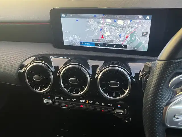 メルセデス・ベンツ Ｍ・ベンツ Ａ２００ｄ AMGライン 福岡県 2021(令3)年 2.4万km ポーラホワイト ワンオーナー/レーダーセーフティパッケージ/アダプティブクルーズコントロール/ナビゲーションパッケージ/Applecarplay/バックカメラ/Bluetooth/フルセグTV/ハーフレザーシート/前席シートヒーター/LEDヘッドライト/オートハイビーム/ステアリングスイッチ/純正前後ドライブレコーダー　/純正１８インチアルミホイール/ETC2.0/取扱説明書/保証書/スペアキー×1