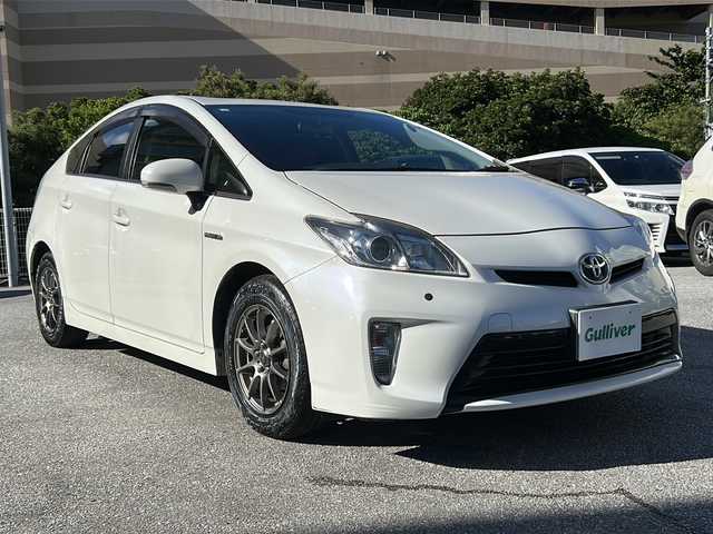 トヨタ プリウス S 沖縄県 2013(平25)年 10.5万km ホワイトパールクリスタルシャイン 禁煙車　/フルセグＴＶ　/社外ナビ/（ＡＭ／ＦＭ／ＣＤ／ＤＶＤ／ＢＴ）/コーナーセンサー　/社外アルミホイール　/ビルトインＥＴＣ　/バックカメラ　/スマートキー　/プッシュスタート　/ステアリングリモコン/オートエアコン/オートライト/横滑り防止装置　/盗難防止装置