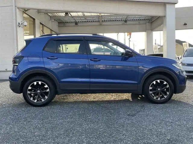 フォルクスワーゲン ＶＷ Ｔ－クロス TSI アクティブ 長野県 2022(令4)年 1.4万km 青 ディーラー点検記録Ｒ５：６年有り　/・ワンオーナー　/・セーフティーＰＫＧ　/・ディスカバーメディアパッケージ　/・APP-CONNECT/・8インチタッチスクリーン/・ＳＳＤナビ　ＢＴ　/・CD/・バックカメラ　/・ＥＴＣ２．０　/・ドライブレコーダー　/・アダプティブクルーズ/・レーンキープ/・ハイビームアシスト/・駐車支援システム/・BSM/・パークディスタンスコントロール/・オプティカルパーキングシステム/・リアトラフィックアラート/・パドルシフト/・オートライト/・LEDヘットライト/・スマートキー×２/・プッシュスタート/・純正16インチアルミ/・コンチネンタルタイヤ/・ルーフレール/・保証書