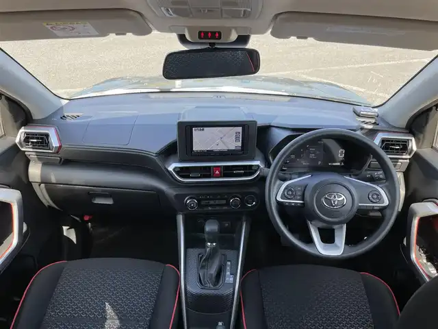 トヨタ ライズ G 道央・札幌 2024(令6)年 0.9万km ブラックマイカメタリック ４ＷＤ/寒冷地仕様/社外ナビ/【ＳＤ／ＢＴ／ＡＵＸ／ＵＳＢ】/フロント／サイド／バックカメラ/パノラミックビューモニター/ＬＥＤ/フォグランプ/オートライト/オートハイビーム/ヘッドライトレベライザー/プリクラッシュセーフティ/車線逸脱警報/先行者発進告知/横滑り防止装置/ＵＳＢ出力電源/オート電動格納ミラー/社外フロアマット/プッシュスタート/スマートキー×２