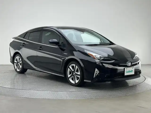 トヨタ プリウス A プレミアム　ツーリングセレ 兵庫県 2018(平30)年 4万km アティチュードブラックマイカ 純正SDナビ(CD/DVD/SD/フルセグ/Bluetooth)/バックカメラ/前後コーナーセンサー/ブラインドスポットモニター/シートヒーター/レザーシート/パワーシート/純正17インチアルミホイール/純正フロアマット/LEDヘッドライト/LEDフォグライト/オートライト/オートマチックハイビーム/ビルトインETC2.0