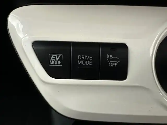 トヨタ プリウス A プレミアム　ツーリングセレ 兵庫県 2018(平30)年 4万km アティチュードブラックマイカ 純正SDナビ(CD/DVD/SD/フルセグ/Bluetooth)/バックカメラ/前後コーナーセンサー/ブラインドスポットモニター/シートヒーター/レザーシート/パワーシート/純正17インチアルミホイール/純正フロアマット/LEDヘッドライト/LEDフォグライト/オートライト/オートマチックハイビーム/ビルトインETC2.0