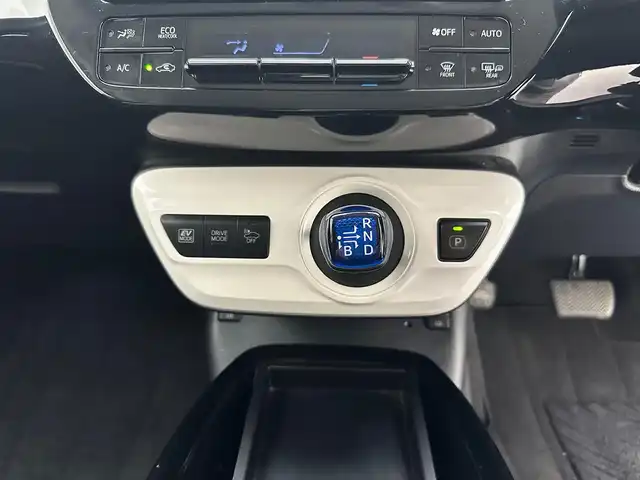 トヨタ プリウス A プレミアム　ツーリングセレ 兵庫県 2018(平30)年 4万km アティチュードブラックマイカ 純正SDナビ(CD/DVD/SD/フルセグ/Bluetooth)/バックカメラ/前後コーナーセンサー/ブラインドスポットモニター/シートヒーター/レザーシート/パワーシート/純正17インチアルミホイール/純正フロアマット/LEDヘッドライト/LEDフォグライト/オートライト/オートマチックハイビーム/ビルトインETC2.0