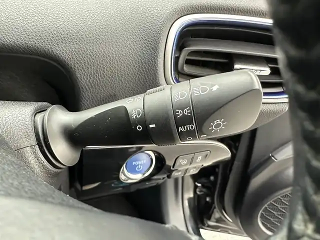 トヨタ プリウス A プレミアム　ツーリングセレ 兵庫県 2018(平30)年 4万km アティチュードブラックマイカ 純正SDナビ(CD/DVD/SD/フルセグ/Bluetooth)/バックカメラ/前後コーナーセンサー/ブラインドスポットモニター/シートヒーター/レザーシート/パワーシート/純正17インチアルミホイール/純正フロアマット/LEDヘッドライト/LEDフォグライト/オートライト/オートマチックハイビーム/ビルトインETC2.0