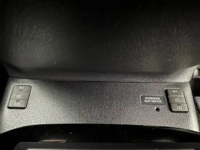 トヨタ プリウス A プレミアム　ツーリングセレ 兵庫県 2018(平30)年 4万km アティチュードブラックマイカ 純正SDナビ(CD/DVD/SD/フルセグ/Bluetooth)/バックカメラ/前後コーナーセンサー/ブラインドスポットモニター/シートヒーター/レザーシート/パワーシート/純正17インチアルミホイール/純正フロアマット/LEDヘッドライト/LEDフォグライト/オートライト/オートマチックハイビーム/ビルトインETC2.0