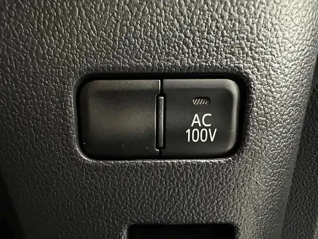 トヨタ プリウス A プレミアム　ツーリングセレ 兵庫県 2018(平30)年 4万km アティチュードブラックマイカ 純正SDナビ(CD/DVD/SD/フルセグ/Bluetooth)/バックカメラ/前後コーナーセンサー/ブラインドスポットモニター/シートヒーター/レザーシート/パワーシート/純正17インチアルミホイール/純正フロアマット/LEDヘッドライト/LEDフォグライト/オートライト/オートマチックハイビーム/ビルトインETC2.0