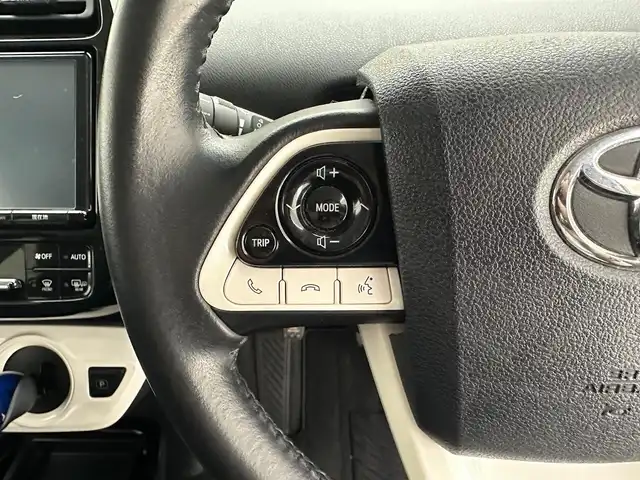 トヨタ プリウス A プレミアム　ツーリングセレ 兵庫県 2018(平30)年 4万km アティチュードブラックマイカ 純正SDナビ(CD/DVD/SD/フルセグ/Bluetooth)/バックカメラ/前後コーナーセンサー/ブラインドスポットモニター/シートヒーター/レザーシート/パワーシート/純正17インチアルミホイール/純正フロアマット/LEDヘッドライト/LEDフォグライト/オートライト/オートマチックハイビーム/ビルトインETC2.0