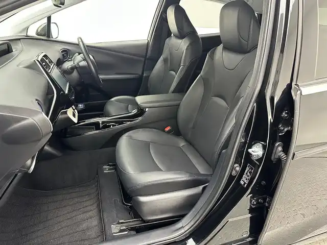 トヨタ プリウス A プレミアム　ツーリングセレ 兵庫県 2018(平30)年 4万km アティチュードブラックマイカ 純正SDナビ(CD/DVD/SD/フルセグ/Bluetooth)/バックカメラ/前後コーナーセンサー/ブラインドスポットモニター/シートヒーター/レザーシート/パワーシート/純正17インチアルミホイール/純正フロアマット/LEDヘッドライト/LEDフォグライト/オートライト/オートマチックハイビーム/ビルトインETC2.0