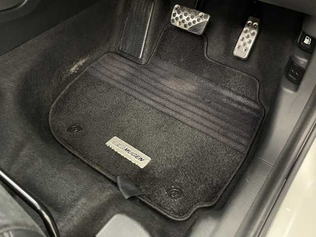 ホンダ ヴェゼル ハイブリッド RS ホンダセンシング 群馬県 2016(平28)年 5.9万km ホワイトオーキッドパール 純正８型ナビ　追従クルーズコントロール　バックカメラ　レーンキープアシスト　プリクラッシュ　前席シートヒーター　ハーフレザーシート　前後ドラレコ　コーナーセンサー　横滑り防止　ＥＴＣ　禁煙車