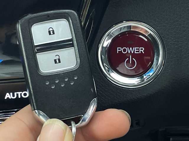 ホンダ ヴェゼル ハイブリッド RS ホンダセンシング 群馬県 2016(平28)年 5.9万km ホワイトオーキッドパール 純正８型ナビ　追従クルーズコントロール　バックカメラ　レーンキープアシスト　プリクラッシュ　前席シートヒーター　ハーフレザーシート　前後ドラレコ　コーナーセンサー　横滑り防止　ＥＴＣ　禁煙車