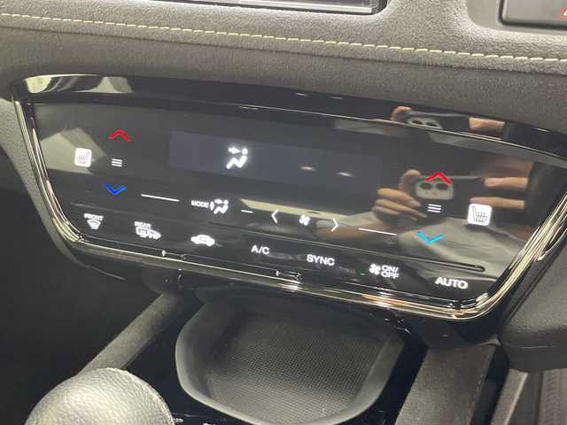 ホンダ ヴェゼル ハイブリッド RS ホンダセンシング 群馬県 2016(平28)年 5.9万km ホワイトオーキッドパール 純正８型ナビ　追従クルーズコントロール　バックカメラ　レーンキープアシスト　プリクラッシュ　前席シートヒーター　ハーフレザーシート　前後ドラレコ　コーナーセンサー　横滑り防止　ＥＴＣ　禁煙車