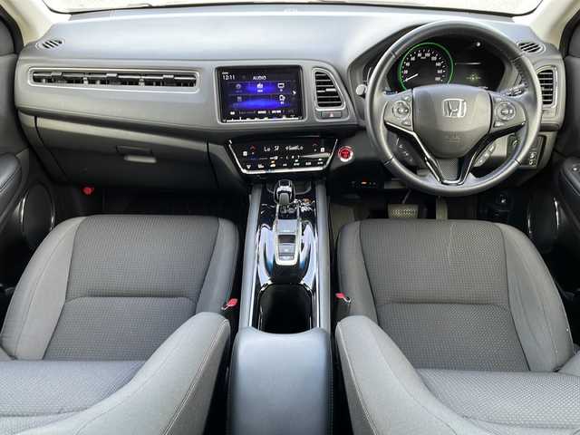 ホンダ ヴェゼル ハイブリッド X ホンダセンシング 新潟県 2021(令3)年 3.8万km ルーセブラックM 4WD/純正8インチSDナビ(VXM-207VFEi)/CD/DVD/BT/フルセグテレビ/SDミュージックサーバー/バックカメラ/ETC/ドライブレコーダー/衝突被害軽減ブレーキ/レーンキープアシスト/レーダークルーズコントロール/シートヒーター /ステアリングスイッチ/パドルシフト/スマートキー/プッシュスタート/LEDヘッドライト/オートライト/フォグランプ/純正16インチアルミホイール