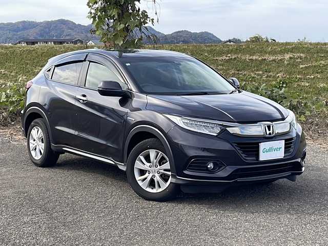 ホンダ ヴェゼル ハイブリッド X ホンダセンシング 新潟県 2021(令3)年 3.8万km ルーセブラックM 4WD/純正8インチSDナビ(VXM-207VFEi)/CD/DVD/BT/フルセグテレビ/SDミュージックサーバー/バックカメラ/ETC/ドライブレコーダー/衝突被害軽減ブレーキ/レーンキープアシスト/レーダークルーズコントロール/シートヒーター /ステアリングスイッチ/パドルシフト/スマートキー/プッシュスタート/LEDヘッドライト/オートライト/フォグランプ/純正16インチアルミホイール