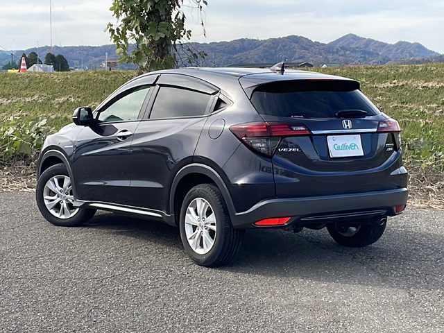 ホンダ ヴェゼル ハイブリッド X ホンダセンシング 新潟県 2021(令3)年 3.8万km ルーセブラックM 4WD/純正8インチSDナビ(VXM-207VFEi)/CD/DVD/BT/フルセグテレビ/SDミュージックサーバー/バックカメラ/ETC/ドライブレコーダー/衝突被害軽減ブレーキ/レーンキープアシスト/レーダークルーズコントロール/シートヒーター /ステアリングスイッチ/パドルシフト/スマートキー/プッシュスタート/LEDヘッドライト/オートライト/フォグランプ/純正16インチアルミホイール