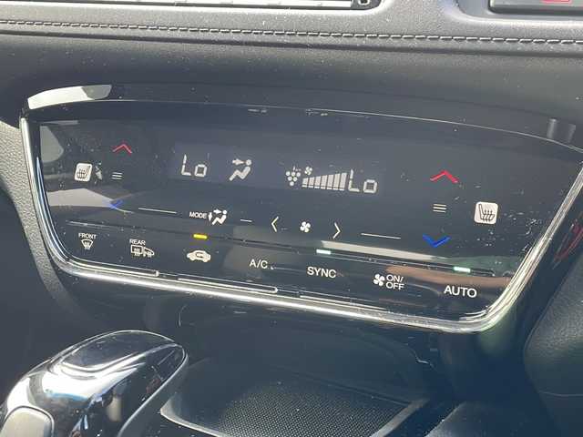 ホンダ ヴェゼル ハイブリッド X ホンダセンシング 新潟県 2021(令3)年 3.8万km ルーセブラックM 4WD/純正8インチSDナビ(VXM-207VFEi)/CD/DVD/BT/フルセグテレビ/SDミュージックサーバー/バックカメラ/ETC/ドライブレコーダー/衝突被害軽減ブレーキ/レーンキープアシスト/レーダークルーズコントロール/シートヒーター /ステアリングスイッチ/パドルシフト/スマートキー/プッシュスタート/LEDヘッドライト/オートライト/フォグランプ/純正16インチアルミホイール