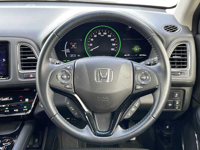 ホンダ ヴェゼル ハイブリッド X ホンダセンシング 新潟県 2021(令3)年 3.8万km ルーセブラックM 4WD/純正8インチSDナビ(VXM-207VFEi)/CD/DVD/BT/フルセグテレビ/SDミュージックサーバー/バックカメラ/ETC/ドライブレコーダー/衝突被害軽減ブレーキ/レーンキープアシスト/レーダークルーズコントロール/シートヒーター /ステアリングスイッチ/パドルシフト/スマートキー/プッシュスタート/LEDヘッドライト/オートライト/フォグランプ/純正16インチアルミホイール