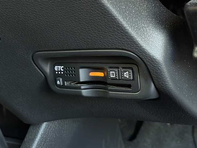 ホンダ ヴェゼル ハイブリッド X ホンダセンシング 新潟県 2021(令3)年 3.8万km ルーセブラックM 4WD/純正8インチSDナビ(VXM-207VFEi)/CD/DVD/BT/フルセグテレビ/SDミュージックサーバー/バックカメラ/ETC/ドライブレコーダー/衝突被害軽減ブレーキ/レーンキープアシスト/レーダークルーズコントロール/シートヒーター /ステアリングスイッチ/パドルシフト/スマートキー/プッシュスタート/LEDヘッドライト/オートライト/フォグランプ/純正16インチアルミホイール