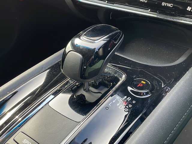 ホンダ ヴェゼル ハイブリッド X ホンダセンシング 新潟県 2021(令3)年 3.8万km ルーセブラックM 4WD/純正8インチSDナビ(VXM-207VFEi)/CD/DVD/BT/フルセグテレビ/SDミュージックサーバー/バックカメラ/ETC/ドライブレコーダー/衝突被害軽減ブレーキ/レーンキープアシスト/レーダークルーズコントロール/シートヒーター /ステアリングスイッチ/パドルシフト/スマートキー/プッシュスタート/LEDヘッドライト/オートライト/フォグランプ/純正16インチアルミホイール