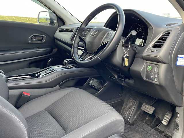 ホンダ ヴェゼル ハイブリッド X ホンダセンシング 新潟県 2021(令3)年 3.8万km ルーセブラックM 4WD/純正8インチSDナビ(VXM-207VFEi)/CD/DVD/BT/フルセグテレビ/SDミュージックサーバー/バックカメラ/ETC/ドライブレコーダー/衝突被害軽減ブレーキ/レーンキープアシスト/レーダークルーズコントロール/シートヒーター /ステアリングスイッチ/パドルシフト/スマートキー/プッシュスタート/LEDヘッドライト/オートライト/フォグランプ/純正16インチアルミホイール