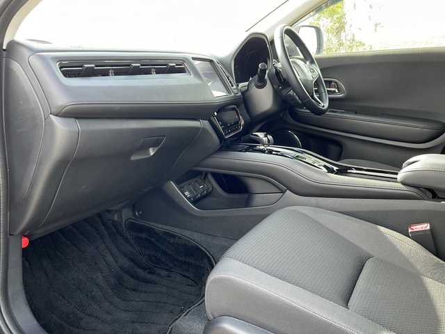 ホンダ ヴェゼル ハイブリッド X ホンダセンシング 新潟県 2021(令3)年 3.8万km ルーセブラックM 4WD/純正8インチSDナビ(VXM-207VFEi)/CD/DVD/BT/フルセグテレビ/SDミュージックサーバー/バックカメラ/ETC/ドライブレコーダー/衝突被害軽減ブレーキ/レーンキープアシスト/レーダークルーズコントロール/シートヒーター /ステアリングスイッチ/パドルシフト/スマートキー/プッシュスタート/LEDヘッドライト/オートライト/フォグランプ/純正16インチアルミホイール