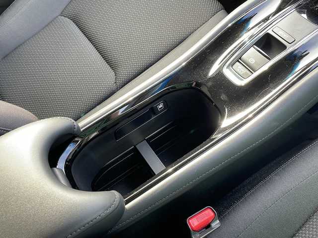 ホンダ ヴェゼル ハイブリッド X ホンダセンシング 新潟県 2021(令3)年 3.8万km ルーセブラックM 4WD/純正8インチSDナビ(VXM-207VFEi)/CD/DVD/BT/フルセグテレビ/SDミュージックサーバー/バックカメラ/ETC/ドライブレコーダー/衝突被害軽減ブレーキ/レーンキープアシスト/レーダークルーズコントロール/シートヒーター /ステアリングスイッチ/パドルシフト/スマートキー/プッシュスタート/LEDヘッドライト/オートライト/フォグランプ/純正16インチアルミホイール