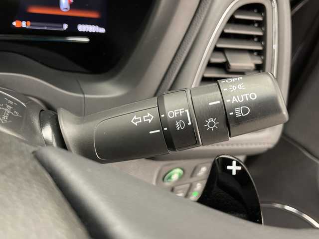 ホンダ ヴェゼル ハイブリッド X ホンダセンシング 長野県 2021(令3)年 3.8万km ルーセブラックM 4WD/純正メモリナビ&フルセグTV&CD&DVD&USB&BT/ホンダセンシング/アダプティブクルーズコントロール/レーンキープアシスト/衝突軽減ブレーキ/標識認識表示/純正前後ドライブレコーダー/前席シートヒーター/ステアリングスイッチ/パドルシフト/バックカメラ/ビルトインETC/LEDヘッドライト/オートライト/フロントフォグランプ/電動格納ミラー/ウィンカーミラー/ドアミラーヒーター/電動ホールド/ブレーキホールド/純正16インチAW装着/純正フロアマット/純正ドアバイザー/プッシュスタート/スマートキー