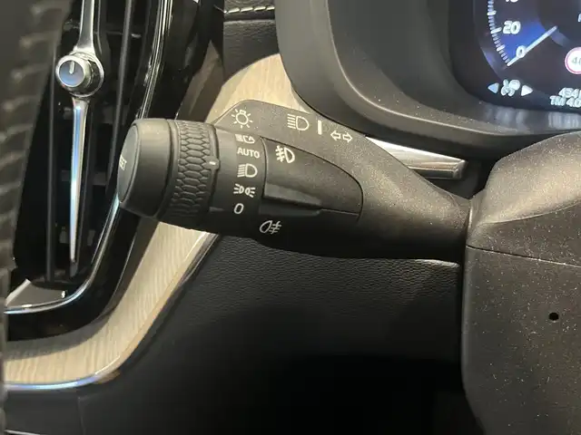 ボルボ ＸＣ６０ B5 AWD インスクリプション 岐阜県 2020(令2)年 4.4万km 黒 クライメートパッケージ/リアシートヒーター/ステアリングホイールヒーター/ネットポケット（トンネルコンソール）/全車速追従機能ACC(アダプティブクルーズコントロール)/パイロット・アシスト（車線維持支援機能）/360度ビューカメラ/harman/kardon/ヘッドアップディスプレイ/ベンチレーション機能/電動リアゲート