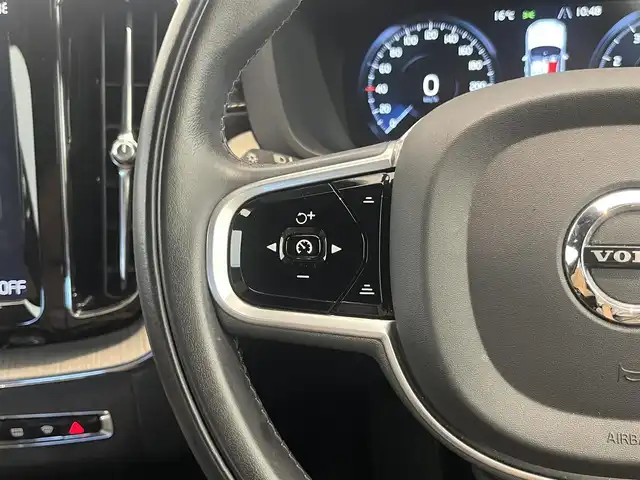 ボルボ ＸＣ６０ B5 AWD インスクリプション 岐阜県 2020(令2)年 4.4万km 黒 クライメートパッケージ/リアシートヒーター/ステアリングホイールヒーター/ネットポケット（トンネルコンソール）/全車速追従機能ACC(アダプティブクルーズコントロール)/パイロット・アシスト（車線維持支援機能）/360度ビューカメラ/harman/kardon/ヘッドアップディスプレイ/ベンチレーション機能/電動リアゲート