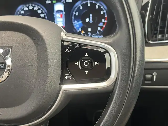 ボルボ ＸＣ６０ B5 AWD インスクリプション 岐阜県 2020(令2)年 4.4万km 黒 クライメートパッケージ/リアシートヒーター/ステアリングホイールヒーター/ネットポケット（トンネルコンソール）/全車速追従機能ACC(アダプティブクルーズコントロール)/パイロット・アシスト（車線維持支援機能）/360度ビューカメラ/harman/kardon/ヘッドアップディスプレイ/ベンチレーション機能/電動リアゲート