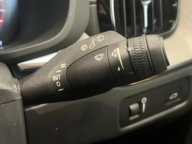 ボルボ ＸＣ６０ B5 AWD インスクリプション 岐阜県 2020(令2)年 4.4万km 黒 クライメートパッケージ/リアシートヒーター/ステアリングホイールヒーター/ネットポケット（トンネルコンソール）/全車速追従機能ACC(アダプティブクルーズコントロール)/パイロット・アシスト（車線維持支援機能）/360度ビューカメラ/harman/kardon/ヘッドアップディスプレイ/ベンチレーション機能/電動リアゲート