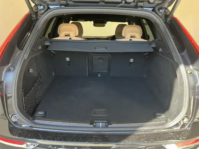 ボルボ ＸＣ６０ B5 AWD インスクリプション 岐阜県 2020(令2)年 4.4万km 黒 クライメートパッケージ/リアシートヒーター/ステアリングホイールヒーター/ネットポケット（トンネルコンソール）/全車速追従機能ACC(アダプティブクルーズコントロール)/パイロット・アシスト（車線維持支援機能）/360度ビューカメラ/harman/kardon/ヘッドアップディスプレイ/ベンチレーション機能/電動リアゲート