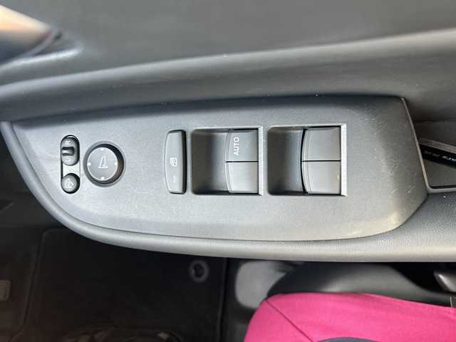 ホンダ フィット ホーム 沖縄県 2022(令4)年 0.7万km ミッドナイトブルービームM 純正ナビ　/ＣＤ/ＤＶＤ/ＢＴ/フルセグＴＶ　/バックカメラ　/クルーズコントロール/ＬＥＤヘッドライト　/ステアリングスイッチ　/アイドリングストップ　/オートライト　/ブレイクホールドボタン/ＳＯＳボタン/電動格納ミラー　/スマートキー