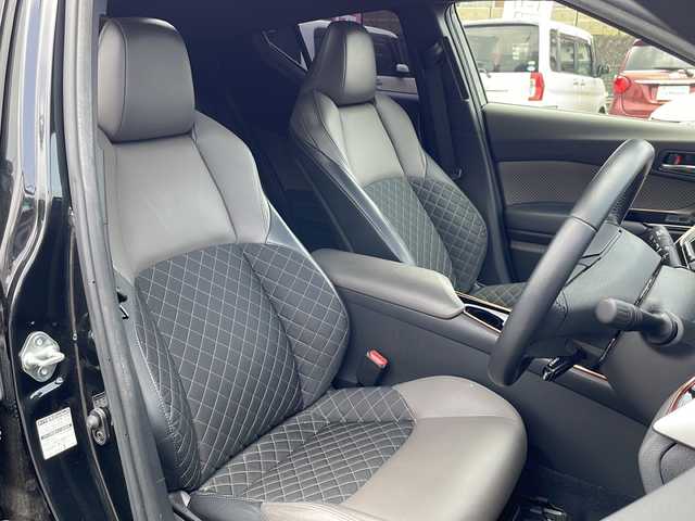 トヨタ Ｃ－ＨＲ G 愛知県 2020(令2)年 1.5万km ブラックマイカ /禁煙車/ワンオーナー//社外SDナビ//フリップダウンモニター//フルセグTV//Bluetooth//CD・DVD//バックカメラ//社外デジタルインナーミラー//ETC//プリクラッシュセーフティ//LTA/BSM//ロードサインアシスト//横滑り防止（TRC）//レーダークルーズコントロール//D/N席シートヒーター//LEDオートライト//オートマチックハイビーム//電動パーキング//ブレーキホールド//純正１８インチアルミ//電格ミラーウインカー//純正フロアマット//スペアキー//新車保証書