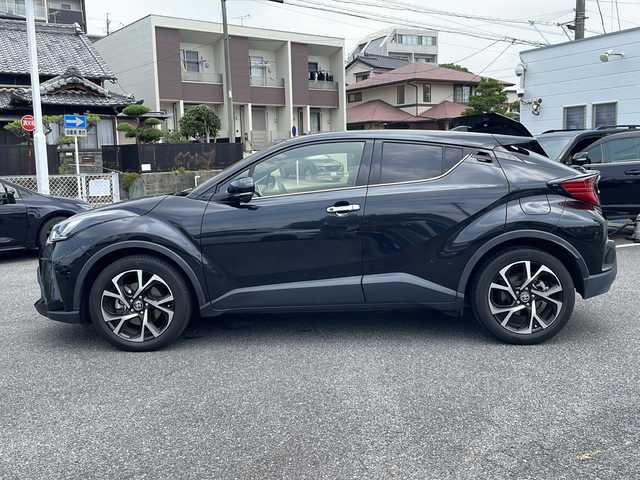 トヨタ Ｃ－ＨＲ G 愛知県 2020(令2)年 1.5万km ブラックマイカ /禁煙車/ワンオーナー//社外SDナビ//フリップダウンモニター//フルセグTV//Bluetooth//CD・DVD//バックカメラ//社外デジタルインナーミラー//ETC//プリクラッシュセーフティ//LTA/BSM//ロードサインアシスト//横滑り防止（TRC）//レーダークルーズコントロール//D/N席シートヒーター//LEDオートライト//オートマチックハイビーム//電動パーキング//ブレーキホールド//純正１８インチアルミ//電格ミラーウインカー//純正フロアマット//スペアキー//新車保証書