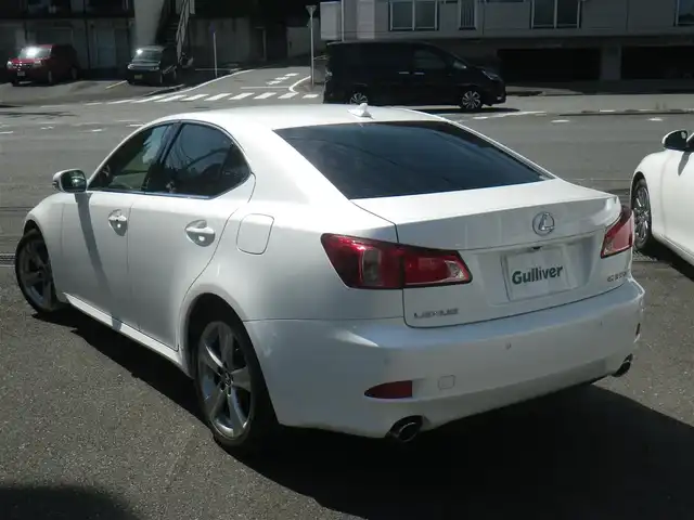 レクサス ＩＳ 350 バージョンL 神奈川県 2012(平24)年 3.9万km ホワイトパールクリスタルシャイン サンルーフ/純正オプション18インチAW/登録時38734km/純正HDDナビ　フルセグTV/（Bluetooth/USB/AUX/DVD再生可/Mサーバー）/バックカメラ/クリアランスソナー/黒革シート/前席パワーシート（運転席メモリー付き）/前席シートヒーター/前席ベンチレーションシート/オートクルーズコントロール/リア電動サンシェード/ドライブレコーダー（DREC100）/社外レーダー（AR-151GA）/ビルトインETC/カードキー/スマートキーx2/キセノンヘッドランプ/フォグランプ/パドルシフト/純正スノーキャップ/2023年製DNULOP VEURO VE304 4本装着/取説書/保証書