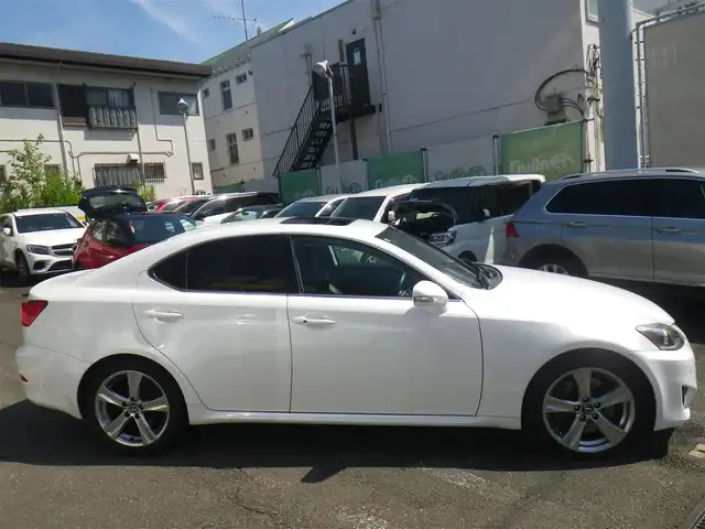 レクサス ＩＳ 350 バージョンL 神奈川県 2012(平24)年 3.9万km ホワイトパールクリスタルシャイン サンルーフ/純正オプション18インチAW/登録時38734km/純正HDDナビ　フルセグTV/（Bluetooth/USB/AUX/DVD再生可/Mサーバー）/バックカメラ/クリアランスソナー/黒革シート/前席パワーシート（運転席メモリー付き）/前席シートヒーター/前席ベンチレーションシート/オートクルーズコントロール/リア電動サンシェード/ドライブレコーダー（DREC100）/社外レーダー（AR-151GA）/ビルトインETC/カードキー/スマートキーx2/キセノンヘッドランプ/フォグランプ/パドルシフト/純正スノーキャップ/2023年製DNULOP VEURO VE304 4本装着/取説書/保証書
