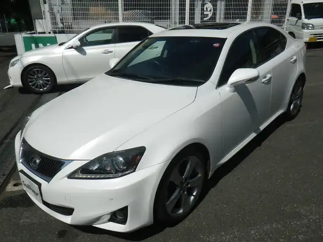 レクサス ＩＳ 350 バージョンL 神奈川県 2012(平24)年 3.9万km ホワイトパールクリスタルシャイン サンルーフ/純正オプション18インチAW/登録時38734km/純正HDDナビ　フルセグTV/（Bluetooth/USB/AUX/DVD再生可/Mサーバー）/バックカメラ/クリアランスソナー/黒革シート/前席パワーシート（運転席メモリー付き）/前席シートヒーター/前席ベンチレーションシート/オートクルーズコントロール/リア電動サンシェード/ドライブレコーダー（DREC100）/社外レーダー（AR-151GA）/ビルトインETC/カードキー/スマートキーx2/キセノンヘッドランプ/フォグランプ/パドルシフト/純正スノーキャップ/2023年製DNULOP VEURO VE304 4本装着/取説書/保証書