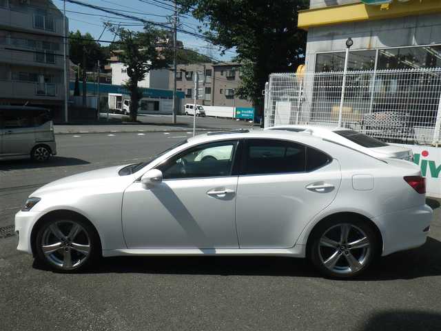 レクサス ＩＳ 350 バージョンL 神奈川県 2012(平24)年 3.9万km ホワイトパールクリスタルシャイン サンルーフ/純正オプション18インチAW/登録時38734km/純正HDDナビ　フルセグTV/（Bluetooth/USB/AUX/DVD再生可/Mサーバー）/バックカメラ/クリアランスソナー/黒革シート/前席パワーシート（運転席メモリー付き）/前席シートヒーター/前席ベンチレーションシート/オートクルーズコントロール/リア電動サンシェード/ドライブレコーダー（DREC100）/社外レーダー（AR-151GA）/ビルトインETC/カードキー/スマートキーx2/キセノンヘッドランプ/フォグランプ/パドルシフト/純正スノーキャップ/2023年製DNULOP VEURO VE304 4本装着/取説書/保証書